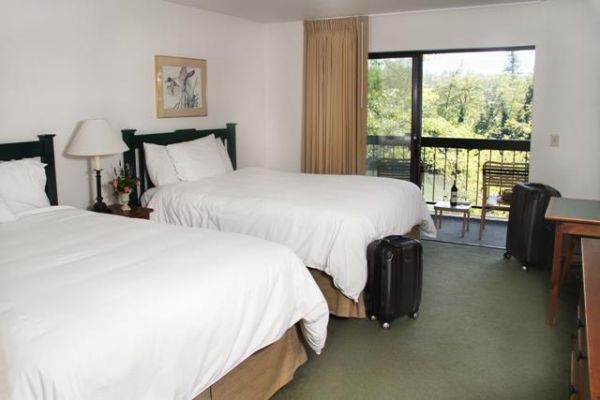 THE RIVERSIDE INN (Grants Pass)